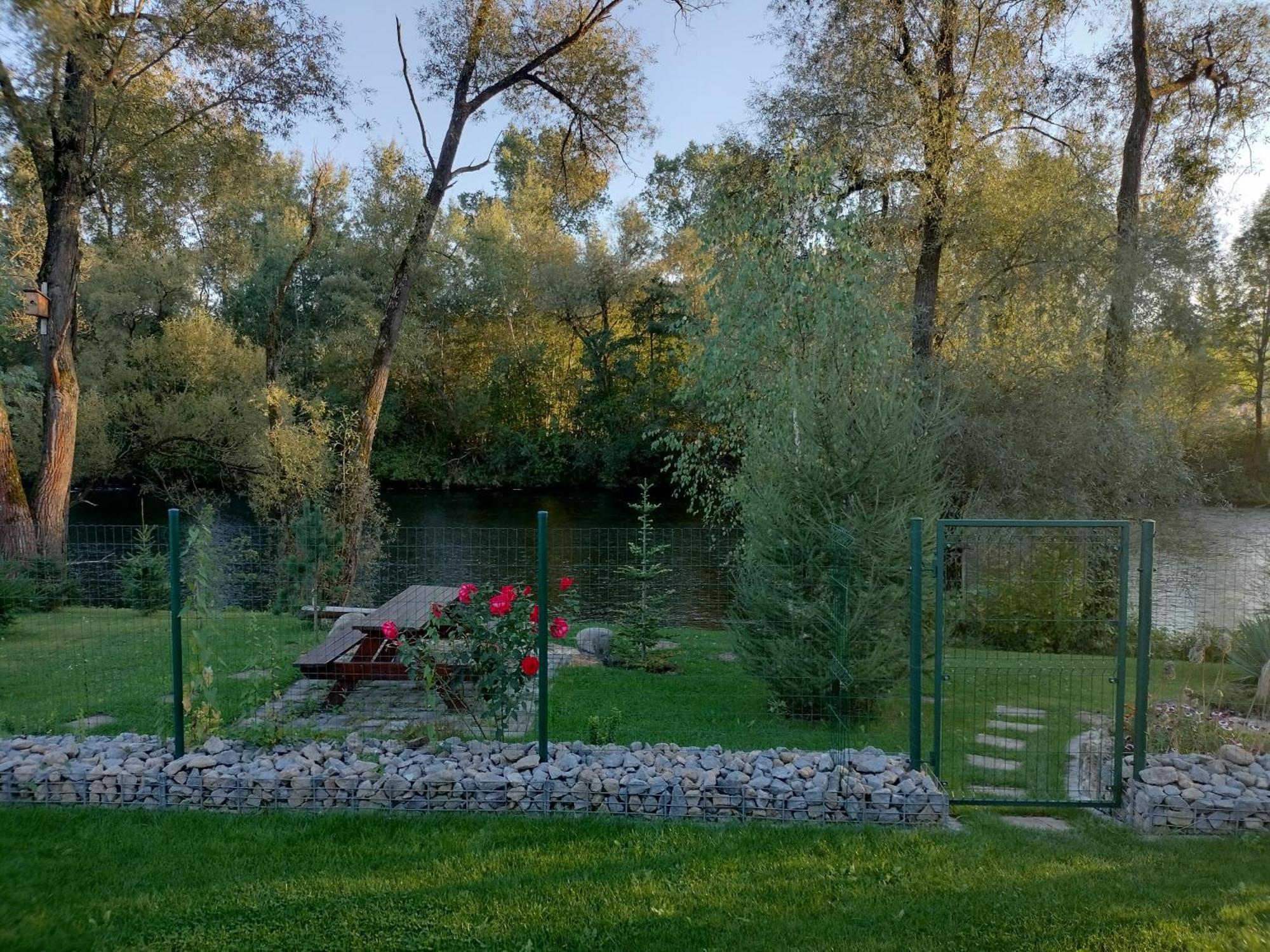 Villa Garden Besenova Luaran gambar